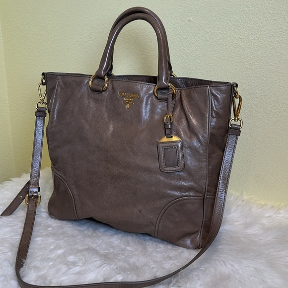 💯 Authentic Prada  Two-way Leather Tote Bag🍀 - Picture 4 of 17